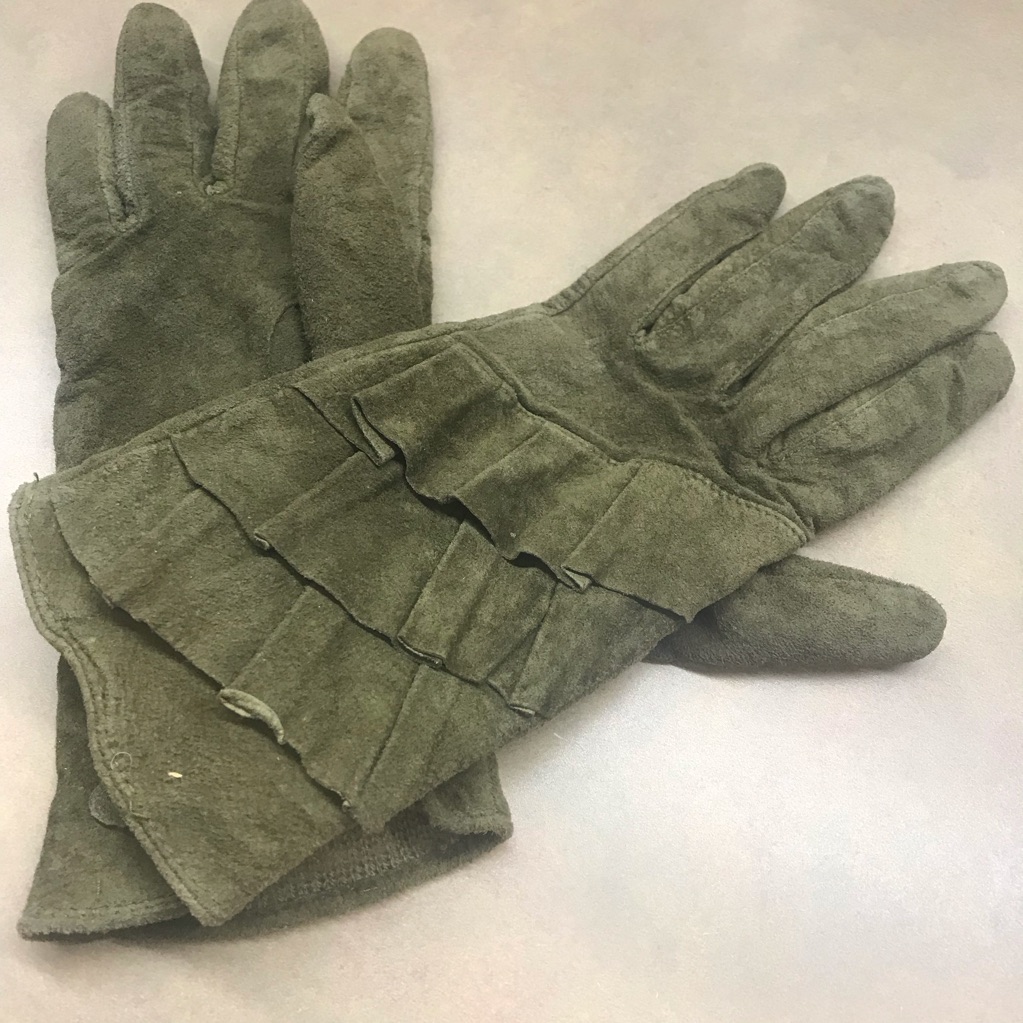 Leather Ruffle Gloves